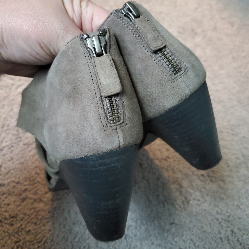 Eileen Fisher Women's Tan Suede Heels Size 9 - Picture 8 of 14